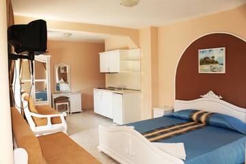 Фото номера Номер-студио с балконом Отель Hotel Paros 2 г. Поморие 7