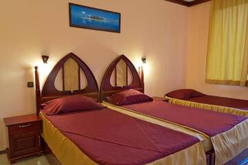 Фото номера Трехместный номер с балконом Отель Hotel Manz 2 г. Поморие 8