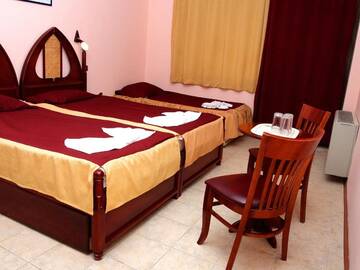 Фото номера Трехместный номер с балконом Отель Hotel Manz 2 г. Поморие 6
