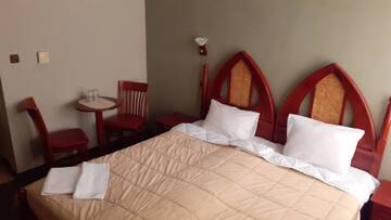 Фото номера Семейный номер с балконом Отель Hotel Manz 2 г. Поморие 2