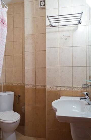 Фото номера Семейный номер с балконом Отель Hotel Manz 2 г. Поморие 6