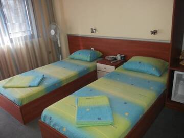 Фото номера Четырехместный номер с общей ванной комнатой Гостевой дом Guest Rooms Ani г. Поморие 5