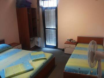 Фото номера Трехместный номер с ванной комнатой Гостевой дом Guest Rooms Ani г. Поморие 5
