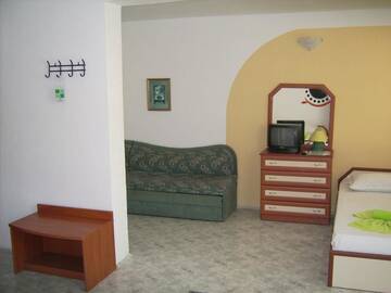 Фото номера Трехместный номер с балконом Отель Hotel Pasians г. Поморие 4