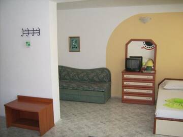 Фото номера Трехместный номер с балконом Отель Hotel Pasians г. Поморие 8