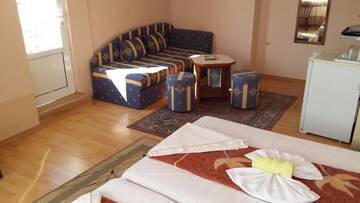Фото номера Полулюкс с видом на море Гостевой дом Guest House Margarita г. Поморие 5