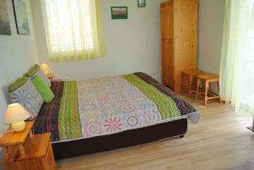 Фото номера Двухместный номер с 1 кроватью и балконом Гостевой дом Guest House Sunflowers г. Поморие 7