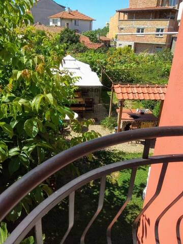 Фото номера Трехместный номер с балконом Гостевой дом Guest House Sunflowers г. Поморие 4