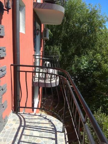 Фото номера Двухместный номер с 1 кроватью и балконом Гостевой дом Guest House Sunflowers г. Поморие 5