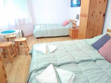 Фото номера Трехместный номер эконом-класса Гостевой дом Guest House Sunflowers г. Поморие 4