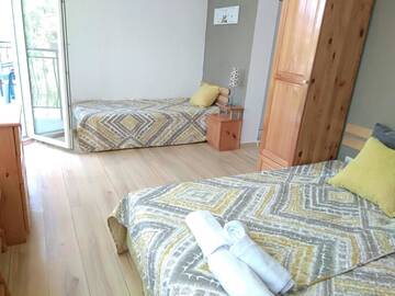 Фото номера Трехместный номер эконом-класса Гостевой дом Guest House Sunflowers г. Поморие 5