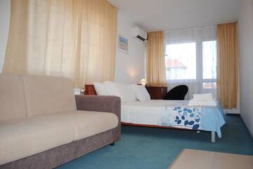 Фото номера Люкс с 1 спальней и диваном-кроватью Гостевой дом Veda Guest House г. Поморие 2