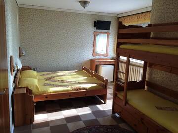 Фото номера Стандартный четырехместный номер Гостевой дом Guesthouse JANA г. Поморие 3