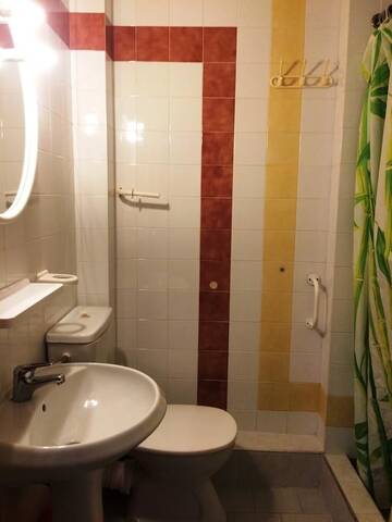 Фото номера Стандартный четырехместный номер Гостевой дом Guesthouse JANA г. Поморие 6