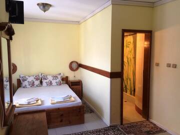 Фото номера Стандартный четырехместный номер Гостевой дом Guesthouse JANA г. Поморие 8