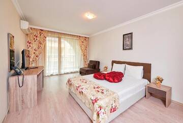 Фото номера Полулюкс Апарт-отели Boutique Rose Gardens apartments г. Поморие 3