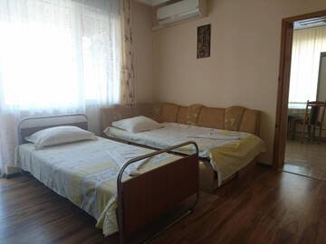 Фото номера Апартаменты с общей ванной комнатой Гостевой дом House Ogledalovi г. Поморие 3