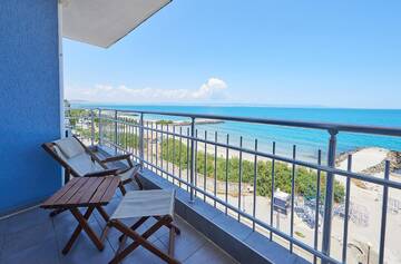 Фото номера Семейный люкс с видом на море (для 2 взрослых и 2 детей) Отель Family Hotel Regata г. Поморие 12