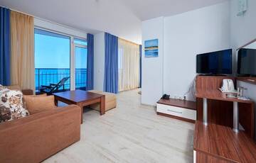 Фото номера Полулюкс с видом на море Отель Family Hotel Regata г. Поморие 13