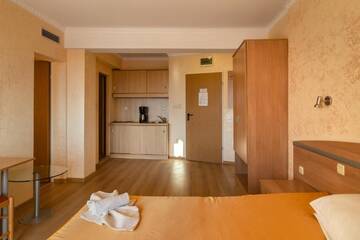 Фото номера Апартаменты с 1 спальней (для 4 взрослых) Отель Hotel Zeus г. Поморие 16