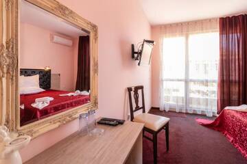 Фото номера Двухместный номер Делюкс с 1 кроватью Отель Hotel Zeus г. Поморие 8