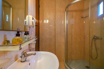 Фото номера Двухместный номер с видом на море - Мансарда Отель Hotel Zeus г. Поморие 3