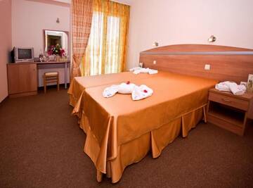 Фото номера Двухместный номер с видом на море - Мансарда Отель Hotel Zeus г. Поморие 4
