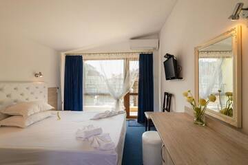 Фото номера Двухместный номер Делюкс с 1 кроватью Отель Hotel Zeus г. Поморие 6
