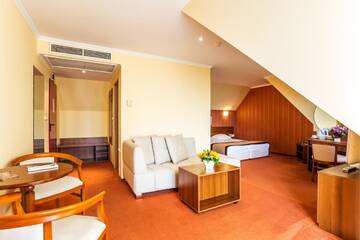 Фото номера Стандартный номер-студио Отель Saint George Hotel &amp; Medical Spa г. Поморие 5