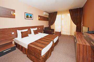 Фото Отель Coral Hotel г. Поморие 2