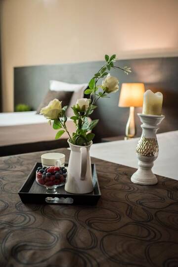 Фото номера Трехместный номер с балконом Отель Central Plaza Hotel г. Поморие 8