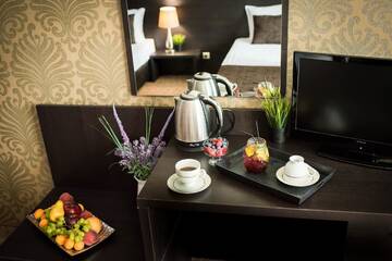 Фото номера Трехместный номер с балконом Отель Central Plaza Hotel г. Поморие 12