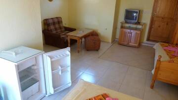 Фото номера Люкс с 2 спальнями и балконом Гостевой дом Fener Guest House г. Поморие 19