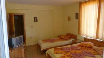 Фото номера Люкс с 2 спальнями и балконом Гостевой дом Fener Guest House г. Поморие 6