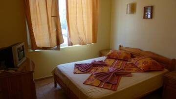 Фото номера Люкс с 2 спальнями и балконом Гостевой дом Fener Guest House г. Поморие 7