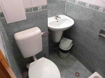 Фото номера Трехместный номер с балконом Гостевой дом Fener Guest House г. Поморие 10