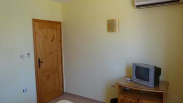 Фото номера Люкс с 2 спальнями и балконом Гостевой дом Fener Guest House г. Поморие 11
