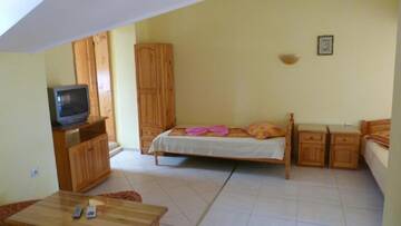 Фото номера Люкс с 2 спальнями и балконом Гостевой дом Fener Guest House г. Поморие 13